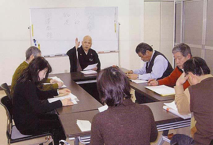 ご法話中の岡本道雄師